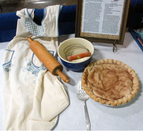 family apple pie apron rolling pin recipe 